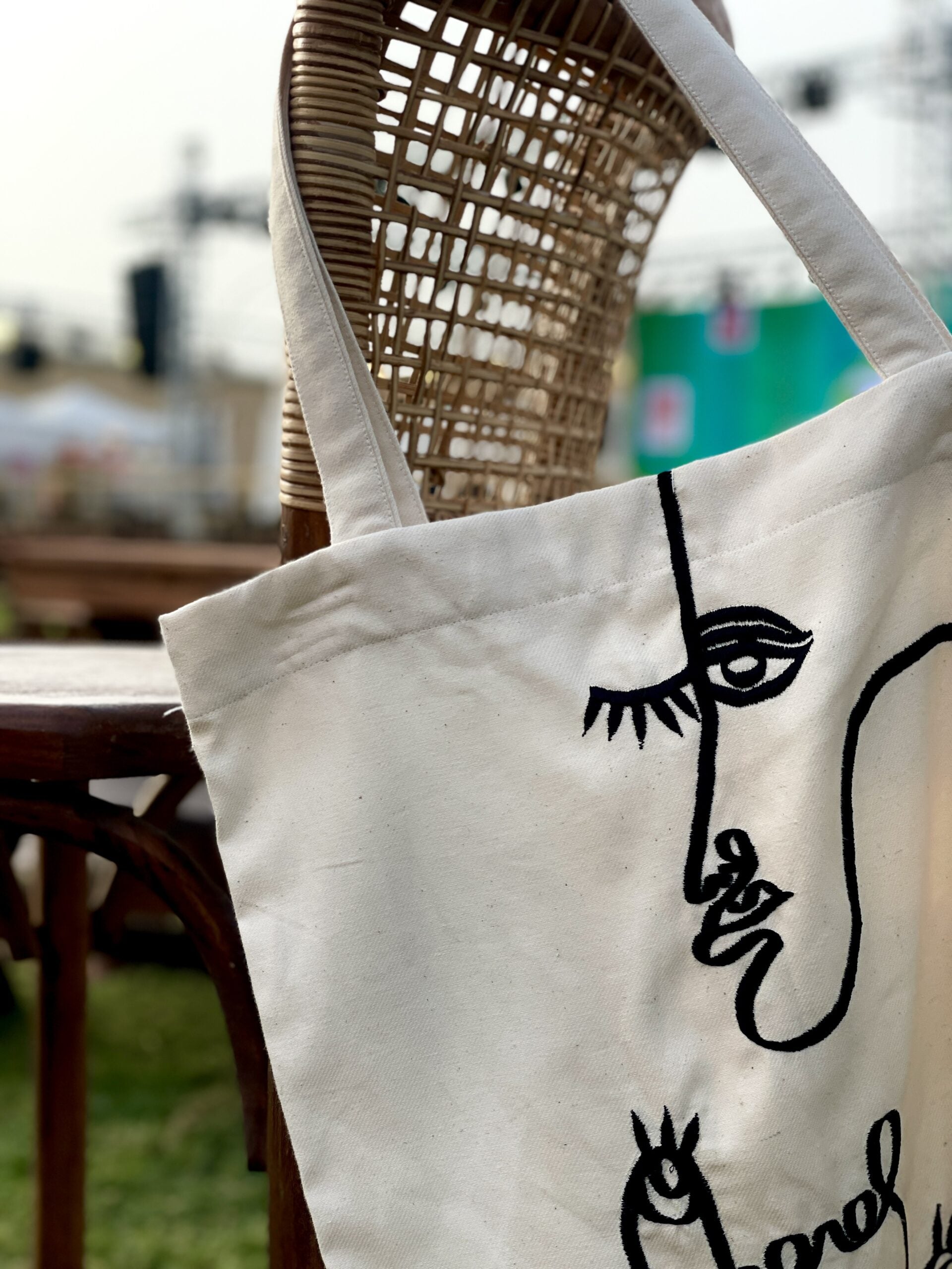 THE TOTE BAG